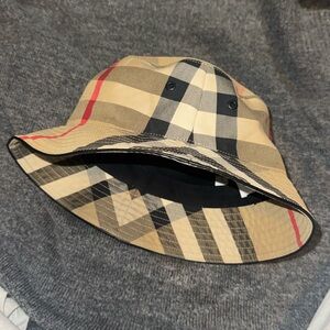 BURBERRY Bucket Hat
